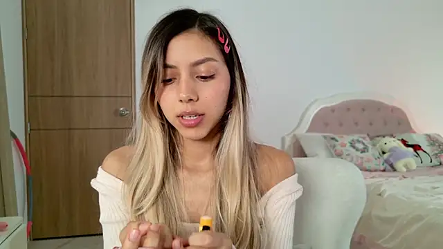 Snapshot of Sensualtease chatting on 4, 12, 2024 Sensualtease online show from 4, 12, 2024