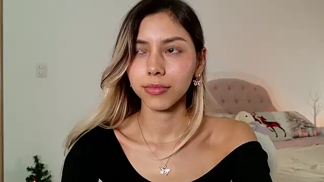 Snapshot of Sensualtease chatting on 6, 12, 2024 Sensualtease online show from 6, 12, 2024