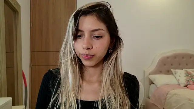 Snapshot of Sensualtease chatting on 13, 12, 2024 Sensualtease online show from 13, 12, 2024