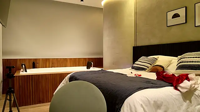 Snapshot of Sensualtease chatting on 24, 12, 2024 Sensualtease online show from 24, 12, 2024