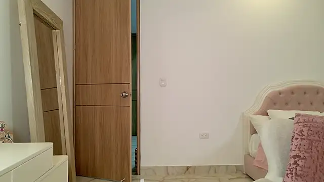 Snapshot of Sensualtease chatting on 6, 1, 2025 Sensualtease online show from 6, 1, 2025