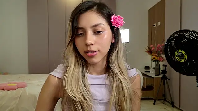 Snapshot of Sensualtease chatting on 6, 1, 2025 Sensualtease online show from 6, 1, 2025