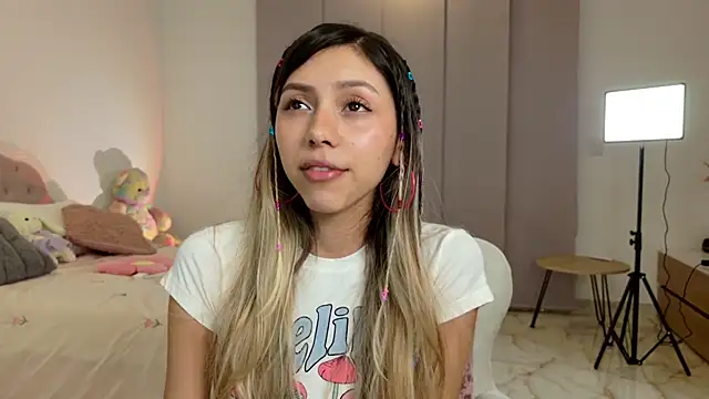 Snapshot of Sensualtease chatting on 7, 1, 2025 Sensualtease online show from 7, 1, 2025