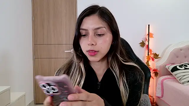 Snapshot of Sensualtease chatting on 1, 10, 2025 Sensualtease online show from 1, 10, 2025