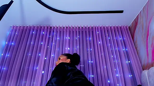 sofi decker online show from 27, 4, 2026