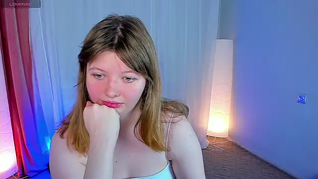 Snapshot of Vivian_cutie chatting on 8, 1, 2025 Vivian cutie online show from 8, 1, 2025