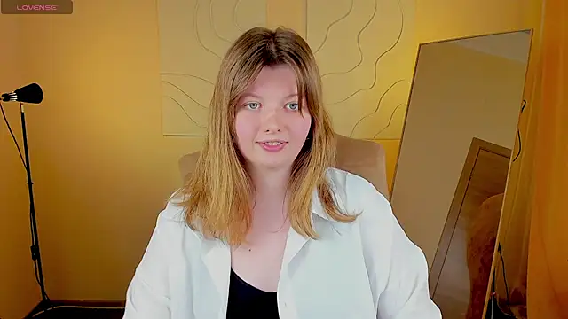 Snapshot of Vivian_cutie chatting on 13, 3, 2025 Vivian cutie online show from 13, 3, 2025