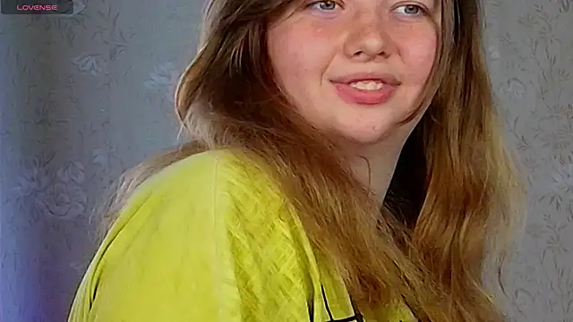 Snapshot of Vivian_cutie chatting on 14, 9, 2025 Vivian cutie online show from 14, 9, 2025