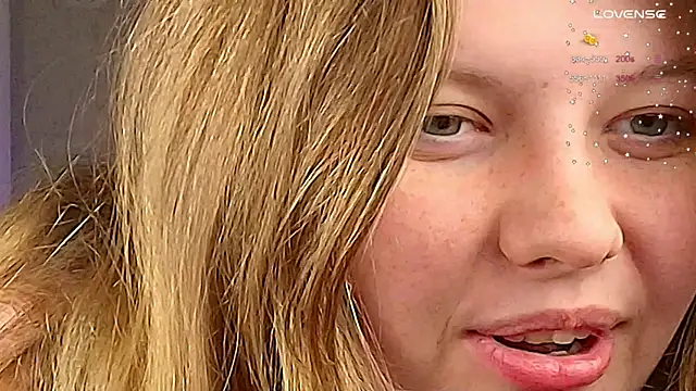 Snapshot of Vivian_cutie chatting on 2, 10, 2025 Vivian cutie online show from 2, 10, 2025