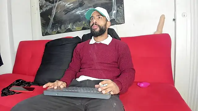 Snapshot of sweatyhairypig23 chatting on 27, 9, 2025 sweatyhairypig23 online show from 27, 9, 2025