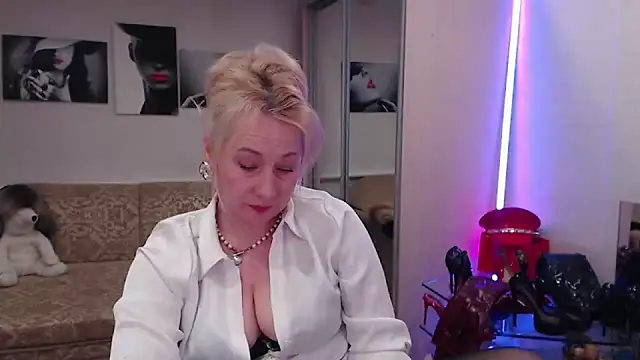 Snapshot of MistressMilfa chatting on 10, 1, 2026 MistressMilfa online show from 10, 1, 2026