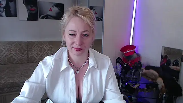 Snapshot of MistressMilfa chatting on 14, 2, 2026 MistressMilfa online show from 14, 2, 2026