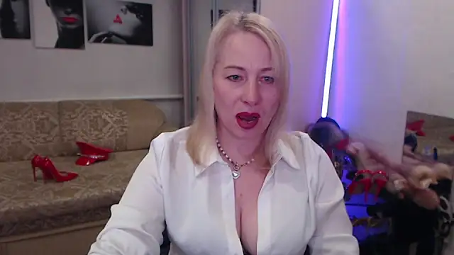 Snapshot of MistressMilfa chatting on 27, 2, 2026 MistressMilfa online show from 27, 2, 2026