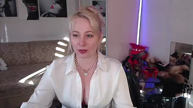 Snapshot of MistressMilfa chatting on 28, 2, 2026 MistressMilfa online show from 28, 2, 2026