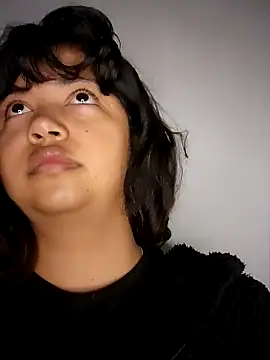 Peach Girll online show from 4, 2, 2025