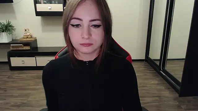 Snapshot of Laralianna chatting on 15, 9, 2025 Laralianna online show from 15, 9, 2025