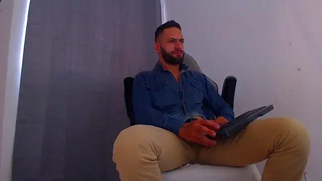 Oliverdrew 1 online show from 28, 1, 2025