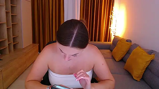  Mia Adams online show from 1, 7, 2026