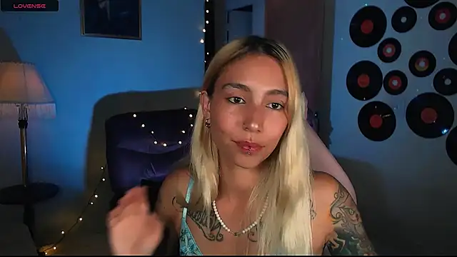 Saucy Jenn online show from 20, 2, 2025