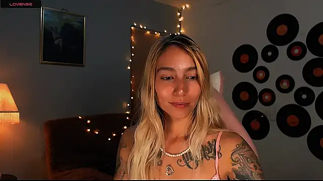 Saucy Jenn online show from 2, 3, 2025