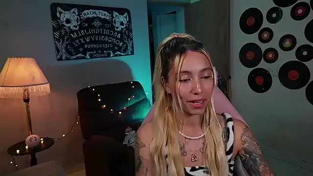 Saucy Jenn online show from 9, 3, 2025