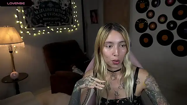 Saucy Jenn online show from 23, 3, 2025