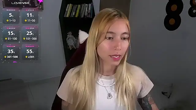 Saucy Jenn online show from 5, 10, 2025