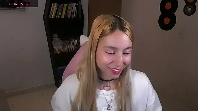 Saucy Jenn online show from 17, 10, 2025