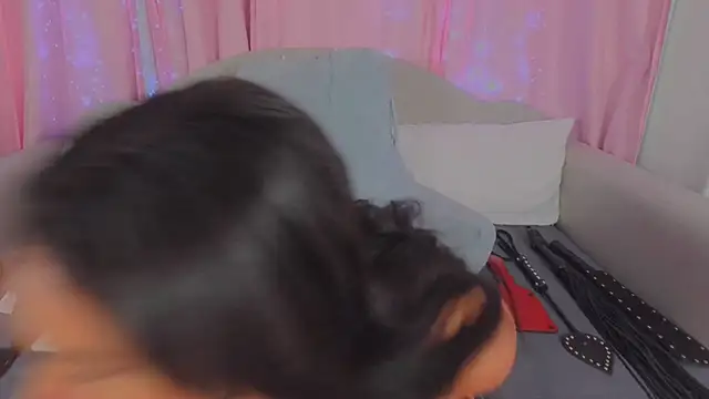 MeghanXO online show from 4, 12, 2025