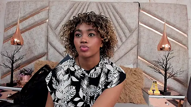 Snapshot of AgataRinaldi chatting on 18, 11, 2025 AgataRinaldi online show from 18, 11, 2025