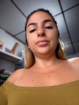 sammyqueenx21 online show from 13, 4, 2026