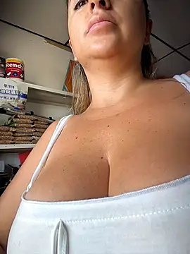 sammyqueenx21 online show from 14, 4, 2026