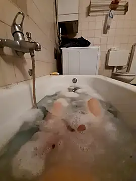 Snapshot of toeloverlive chatting on 4, 12, 2024 toeloverlive online show from 4, 12, 2024