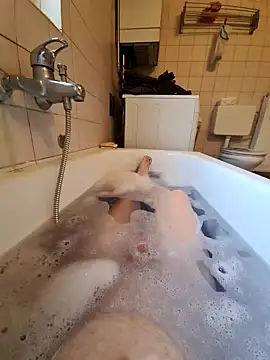 Snapshot of toeloverlive chatting on 17, 12, 2024 toeloverlive online show from 17, 12, 2024