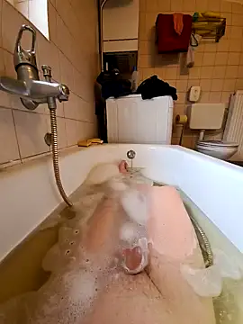 Snapshot of toeloverlive chatting on 3, 2, 2025 toeloverlive online show from 3, 2, 2025