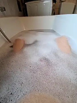 Snapshot of toeloverlive chatting on 22, 10, 2025 toeloverlive online show from 22, 10, 2025