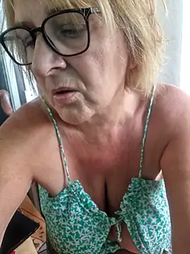 Snapshot of phryna@xh chatting on 10, 9, 2025 phrynaxh online show from 10, 9, 2025