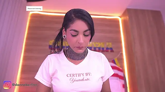 Snapshot of danna_berlin_ chatting on 5, 7, 2026 danna berlin online show from 5, 7, 2026