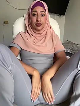 Snapshot of adila_anich chatting on 11, 9, 2025 adila anich online show from 11, 9, 2025