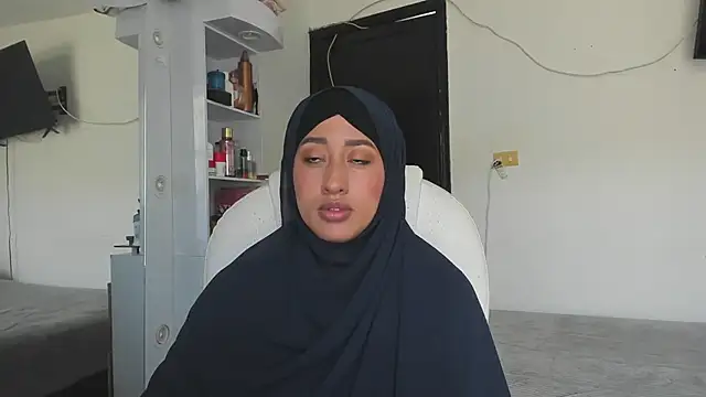 Snapshot of adila_anich chatting on 28, 9, 2025 adila anich online show from 28, 9, 2025