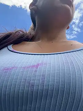 Snapshot of adila_anich chatting on 29, 9, 2025 adila anich online show from 29, 9, 2025