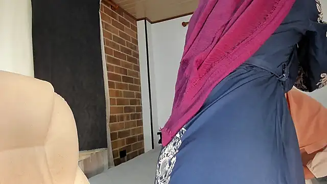 Snapshot of adila_anich chatting on 7, 11, 2025 adila anich online show from 7, 11, 2025