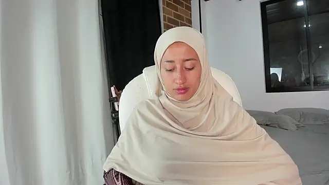 Snapshot of adila_anich chatting on 16, 11, 2025 adila anich online show from 16, 11, 2025