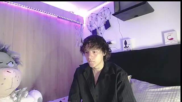 Santiago kiler online show from 15, 4, 2026