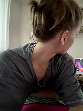 LeyaJohnson online show from 11, 9, 2025