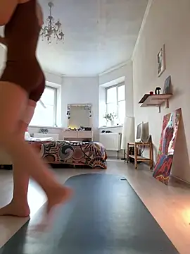 LeyaJohnson online show from 6, 3, 2026