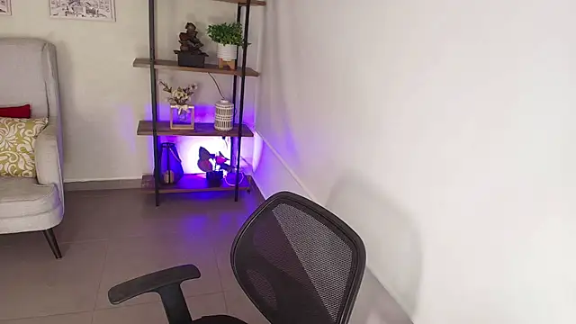 Sassy--Girl online show from 20, 4, 2026