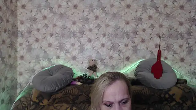 MissBekker online show from 24, 2, 2025