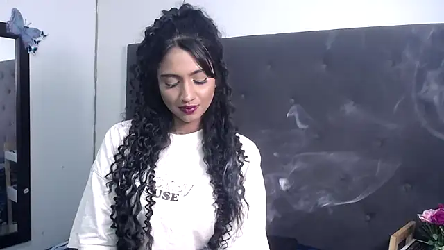 Delilah Blazee online show from 27, 4, 2026