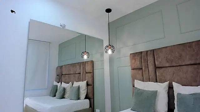 princesaparis online show from 28, 1, 2025